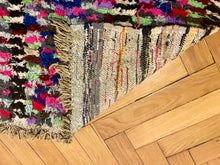 Laden Sie das Bild in den Galerie-Viewer, Berberteppich Boucherouite „Afra“