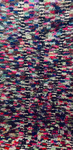 Laden Sie das Bild in den Galerie-Viewer, Berberteppich Boucherouite „Afra“